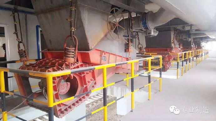 雙質(zhì)體振動(dòng)給料機(jī)吊裝式 雙質(zhì)體振動(dòng)給料機(jī)吊裝式