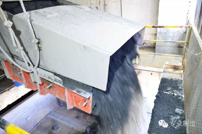 雙質(zhì)體振動(dòng)給料機(jī) 雙質(zhì)體振動(dòng)給料機(jī)