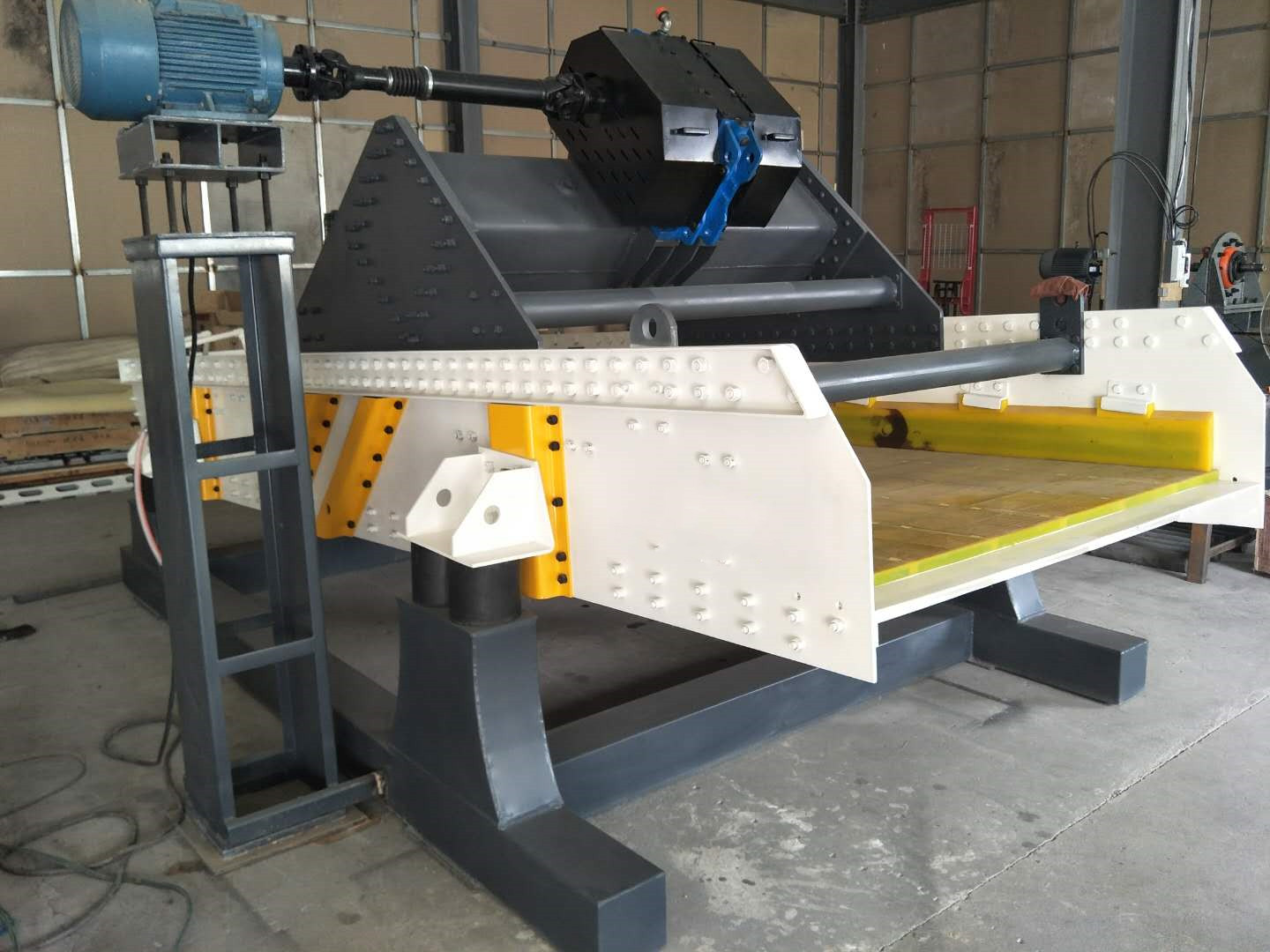 激振器式高頻脫水篩的產品優(yōu)勢比振動電機的體現在哪方面？22