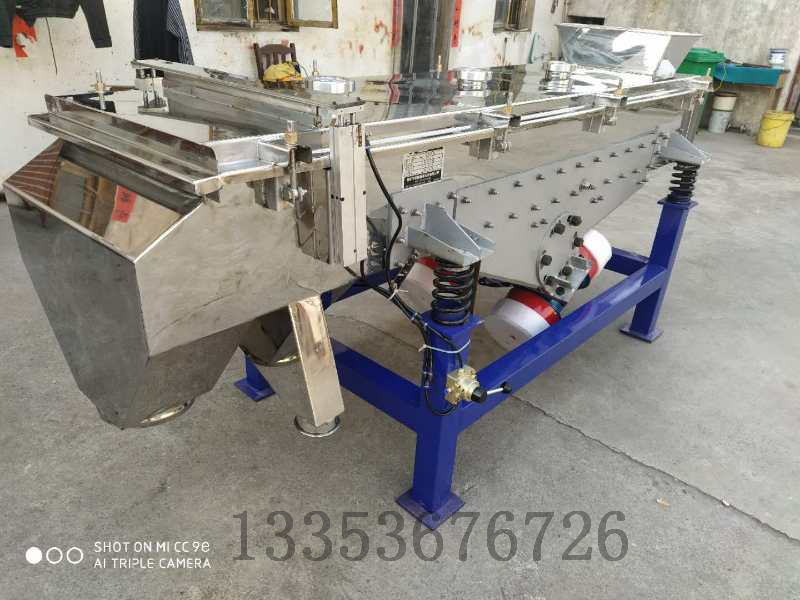 大家都知道超聲波篩分機是在三次元振動篩的基礎(chǔ)上加裝超聲波清網(wǎng)裝置從而解決各類堵網(wǎng)、粘網(wǎng)、吸附、劇團、靜電、輕比重等篩分難題。 大家都知道超聲波篩分機是在三次元振動篩的基礎(chǔ)上加裝超聲波清網(wǎng)裝置從而解決各類堵網(wǎng)、粘網(wǎng)、吸附、劇團、靜電、輕比重等篩分難題。