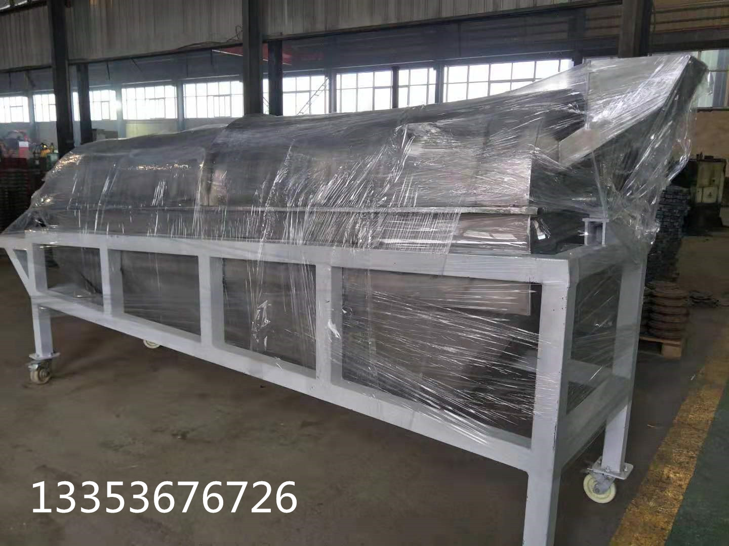 滾筒篩概述 滾筒篩是根據物料的顆粒大小進行分級處理的一種篩分設備,又被稱為滾筒篩分機,因工藝布置簡單,被廣泛應用于礦山、建材、交通、能源、化工等行業的產品分級。常用在中、細粒物料的分級篩分。 滾筒篩概述 滾筒篩是根據物料的顆粒大小進行分級處理的一種篩分設備,又被稱為滾筒篩分機,因工藝布置簡單,被廣泛應用于礦山、建材、交通、能源、化工等行業的產品分級。常用在中、細粒物料的分級篩分。